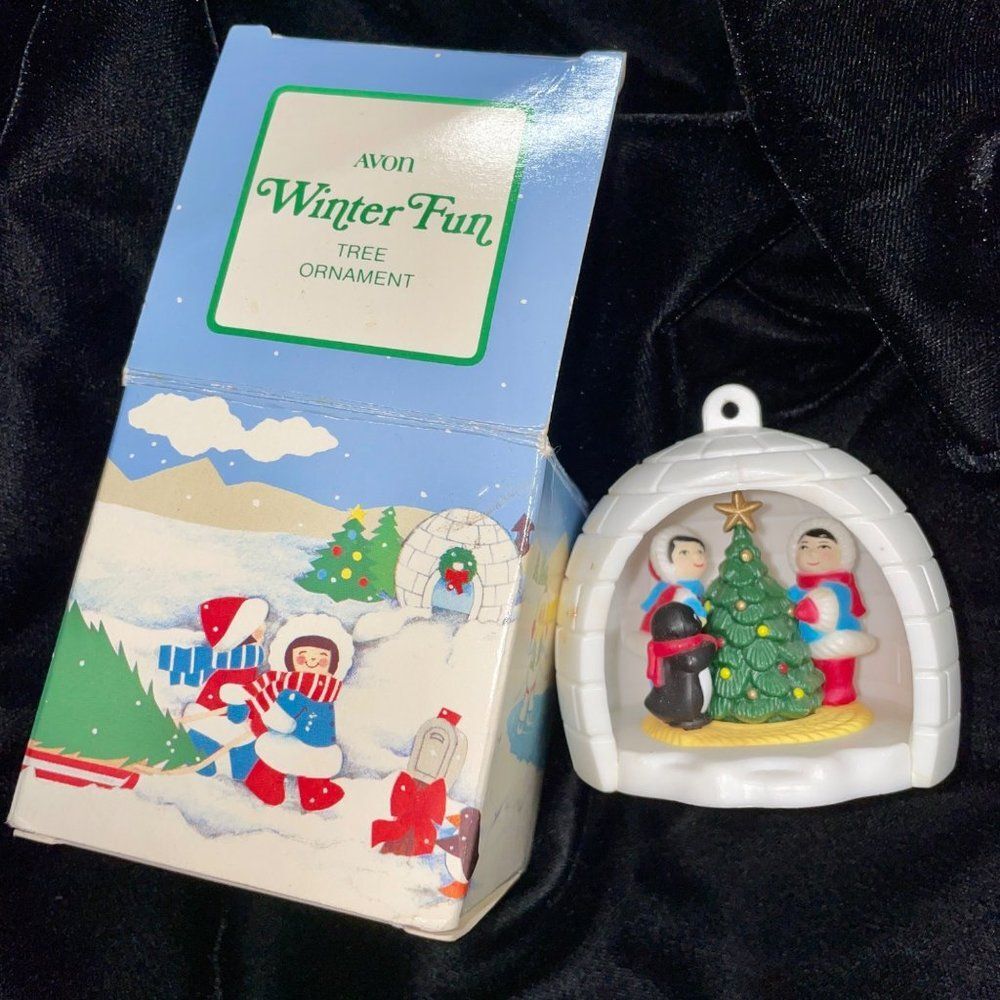 Avon Vintage 1983 Igloo plastic 3” ornament
